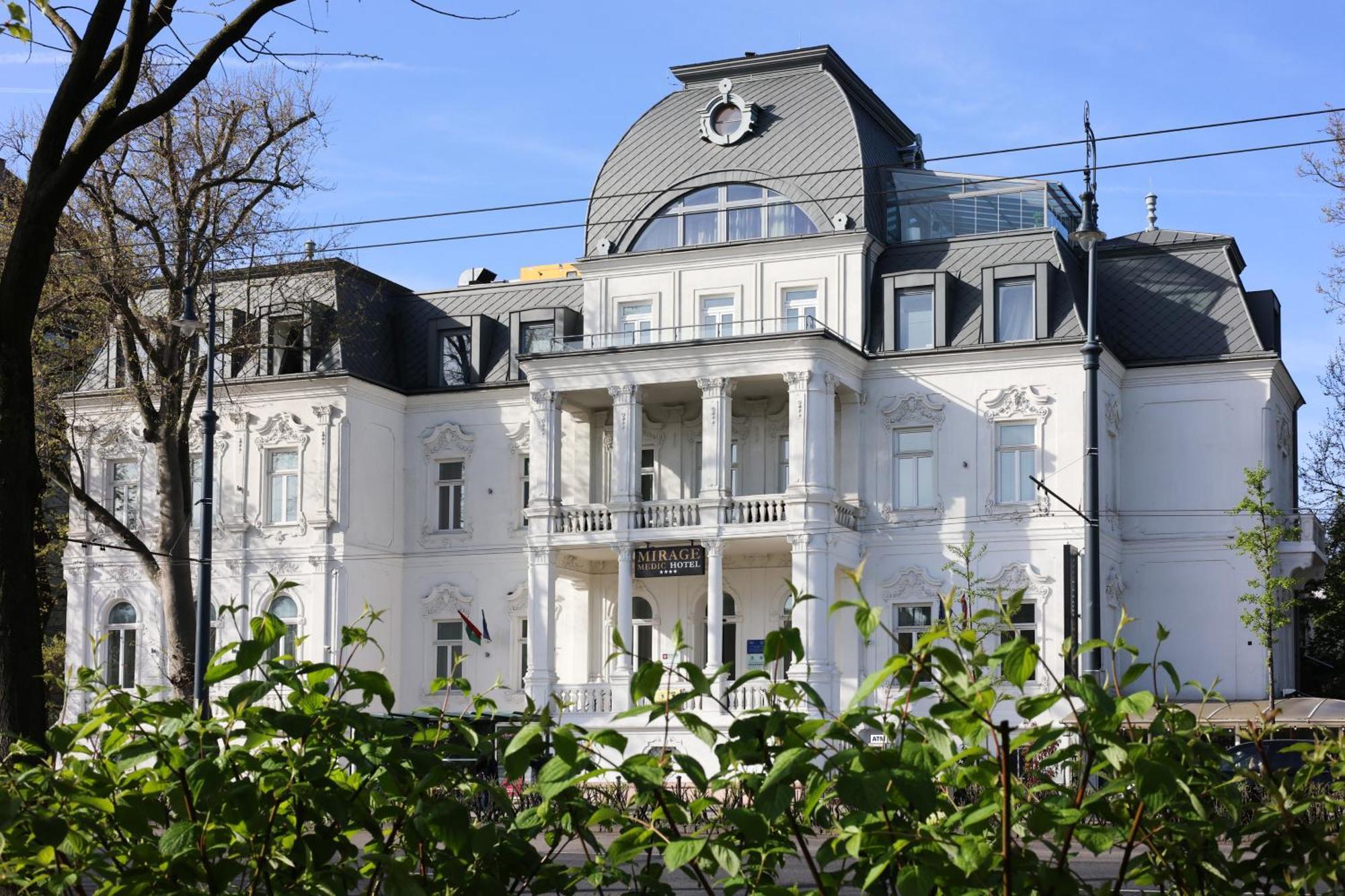 Mirage Medic Hotel Будапеща Екстериор снимка