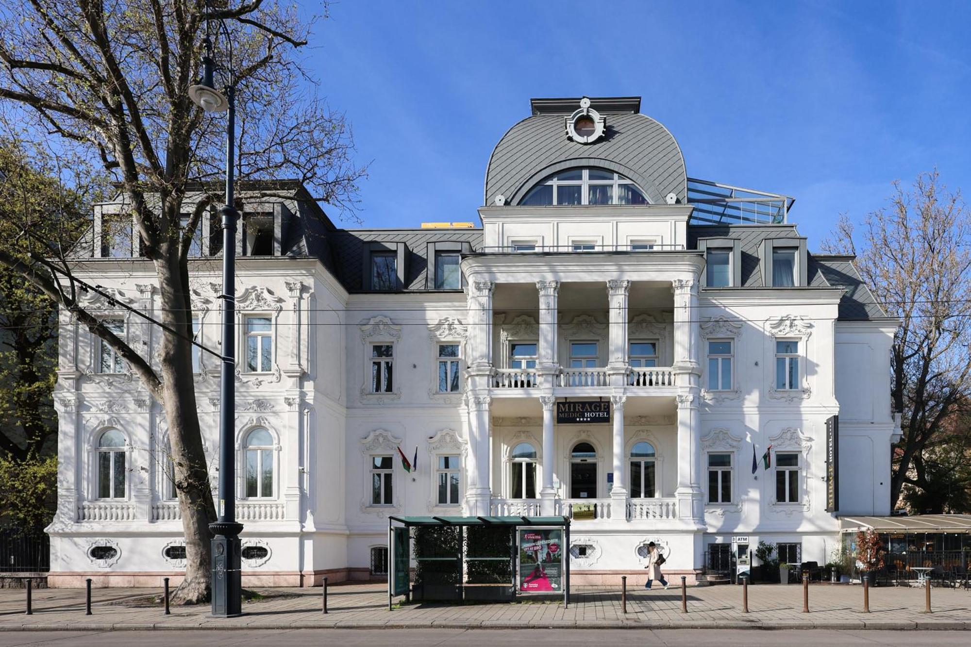 Mirage Medic Hotel Будапеща Екстериор снимка